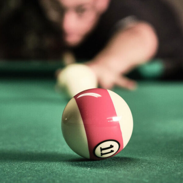 Bola de Billar - MASSÉ Drinks & Pool