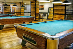 Mesa de Billar - Massé Drinks & Pool